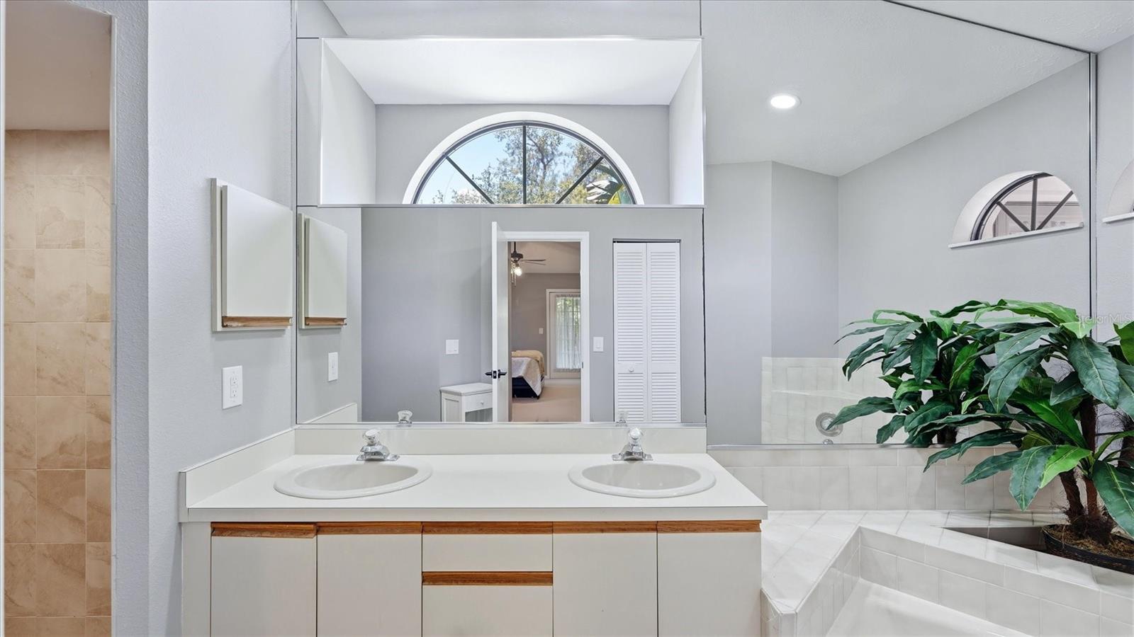 COLONIAL OAKS - Residential