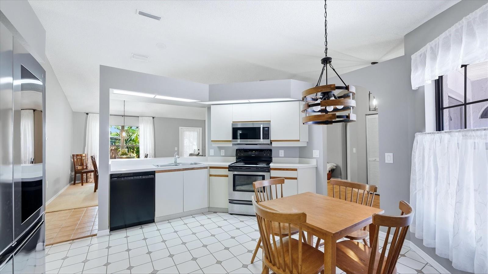 COLONIAL OAKS - Residential
