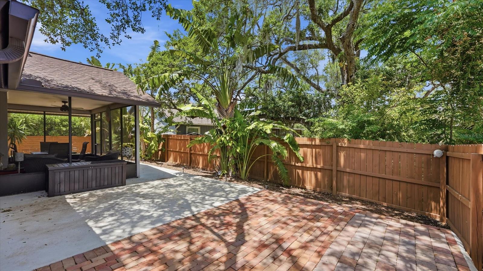 COLONIAL OAKS - Residential