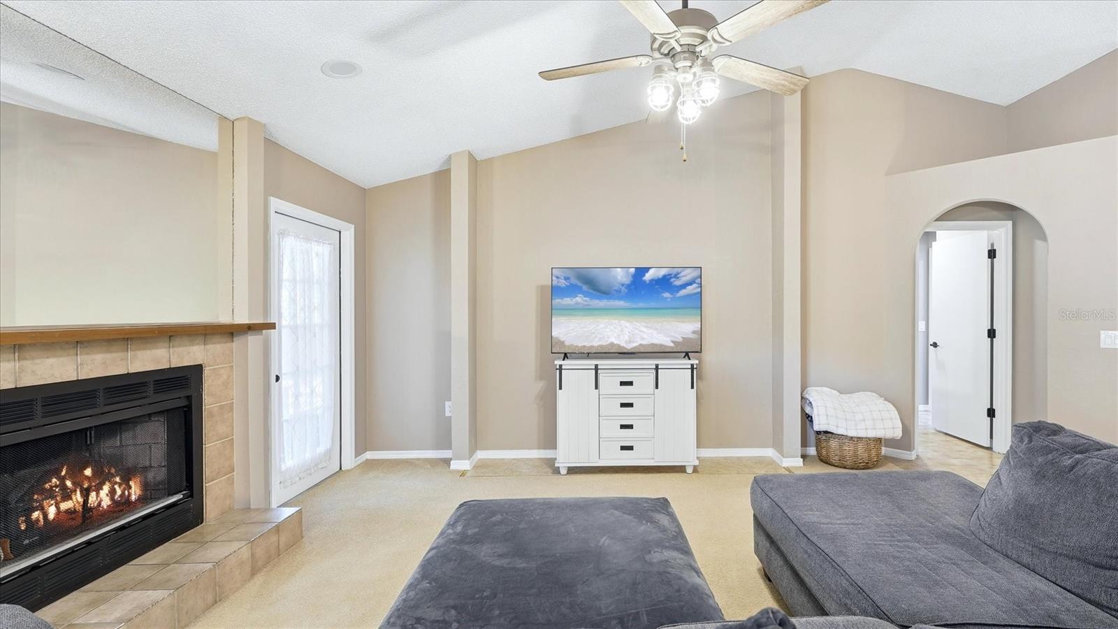 COLONIAL OAKS - Residential