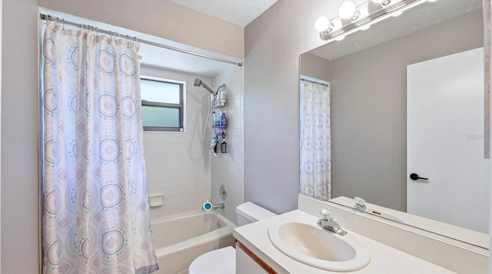 COLONIAL OAKS - Residential
