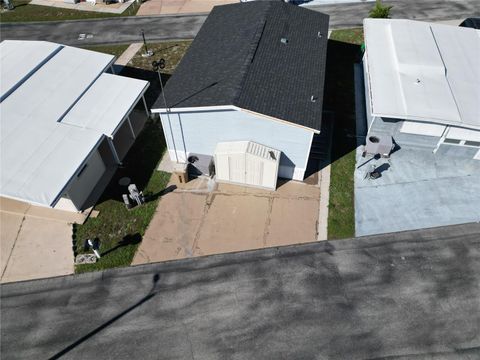 A home in WINTER HAVEN