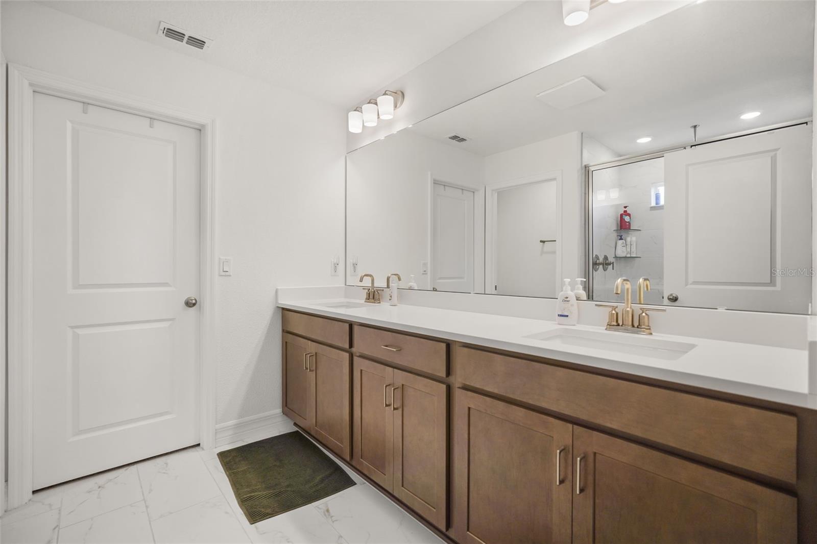 PRAIRIE OAKS - Residential