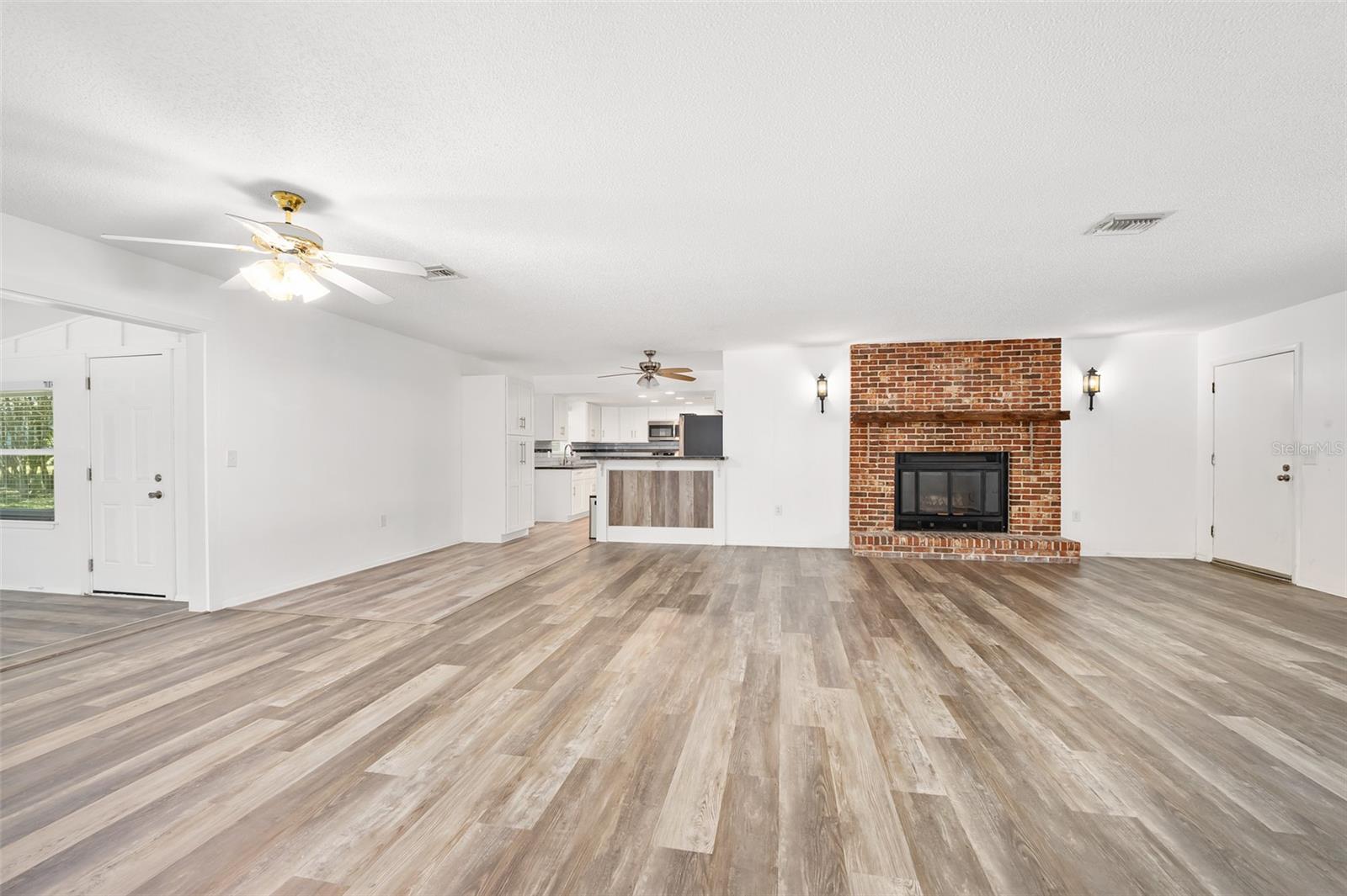1534 CENTER STREET