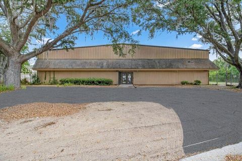 Photo of 1031 NE 16th Street, Ocala, FL 34470 (MLS # OM725032)