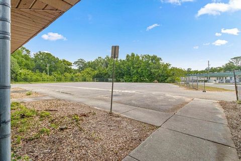 Tiny photo for 1031 NE 16th Street, Ocala, FL 34470 (MLS # OM725032)