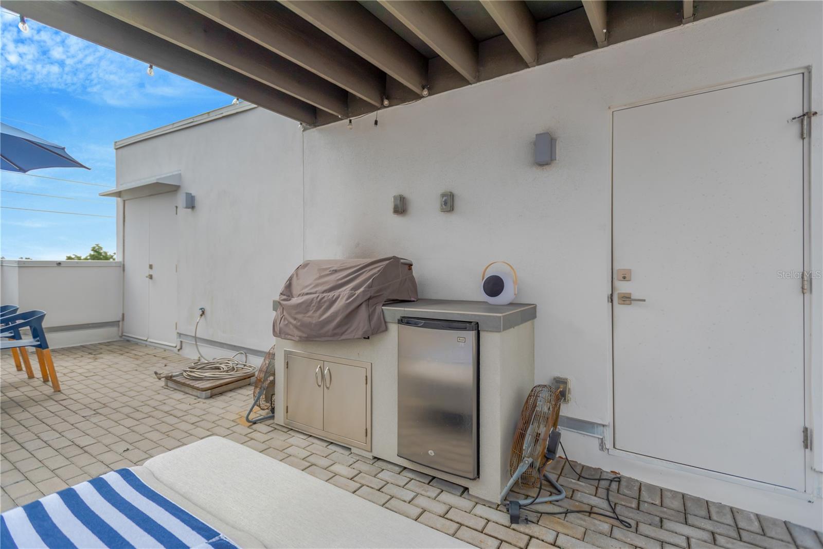 TROPICAL TERRACE - Residential