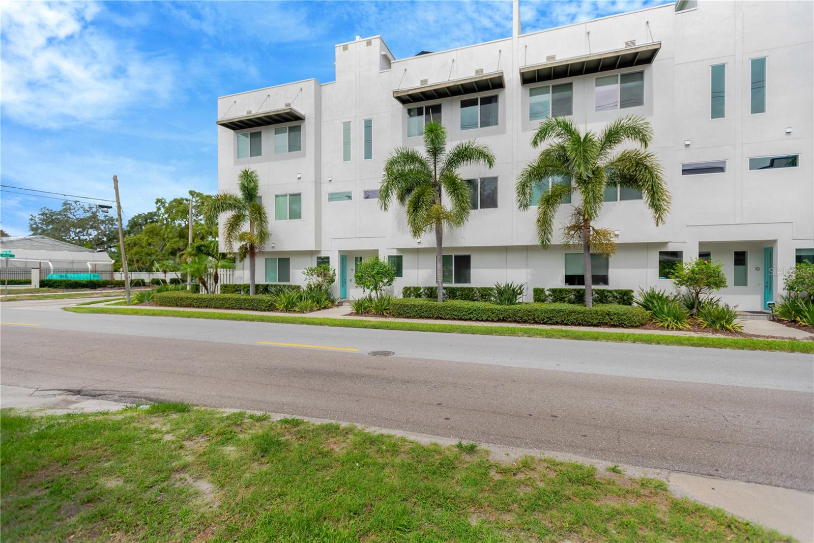 TROPICAL TERRACE - Residential