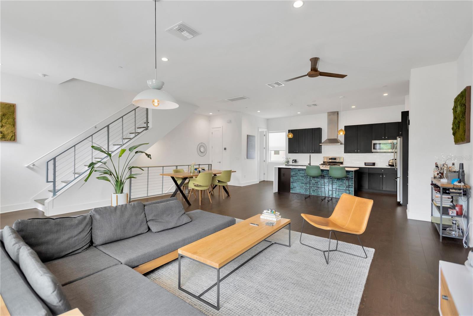 TROPICAL TERRACE - Residential