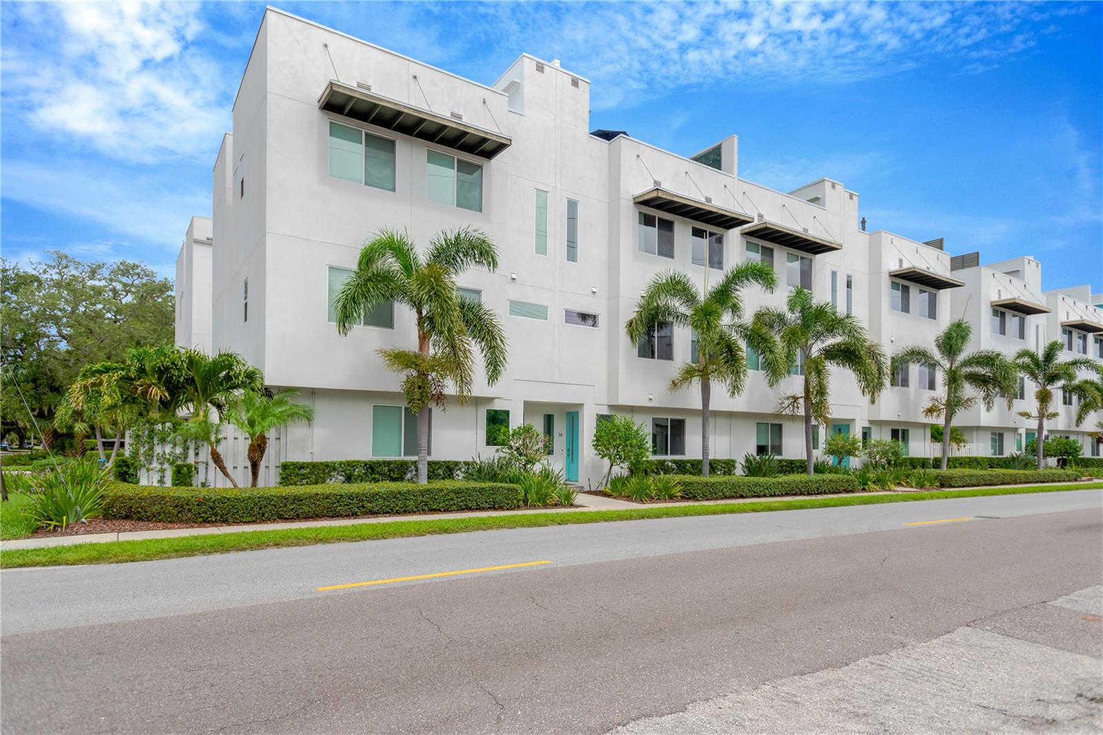 TROPICAL TERRACE - Residential