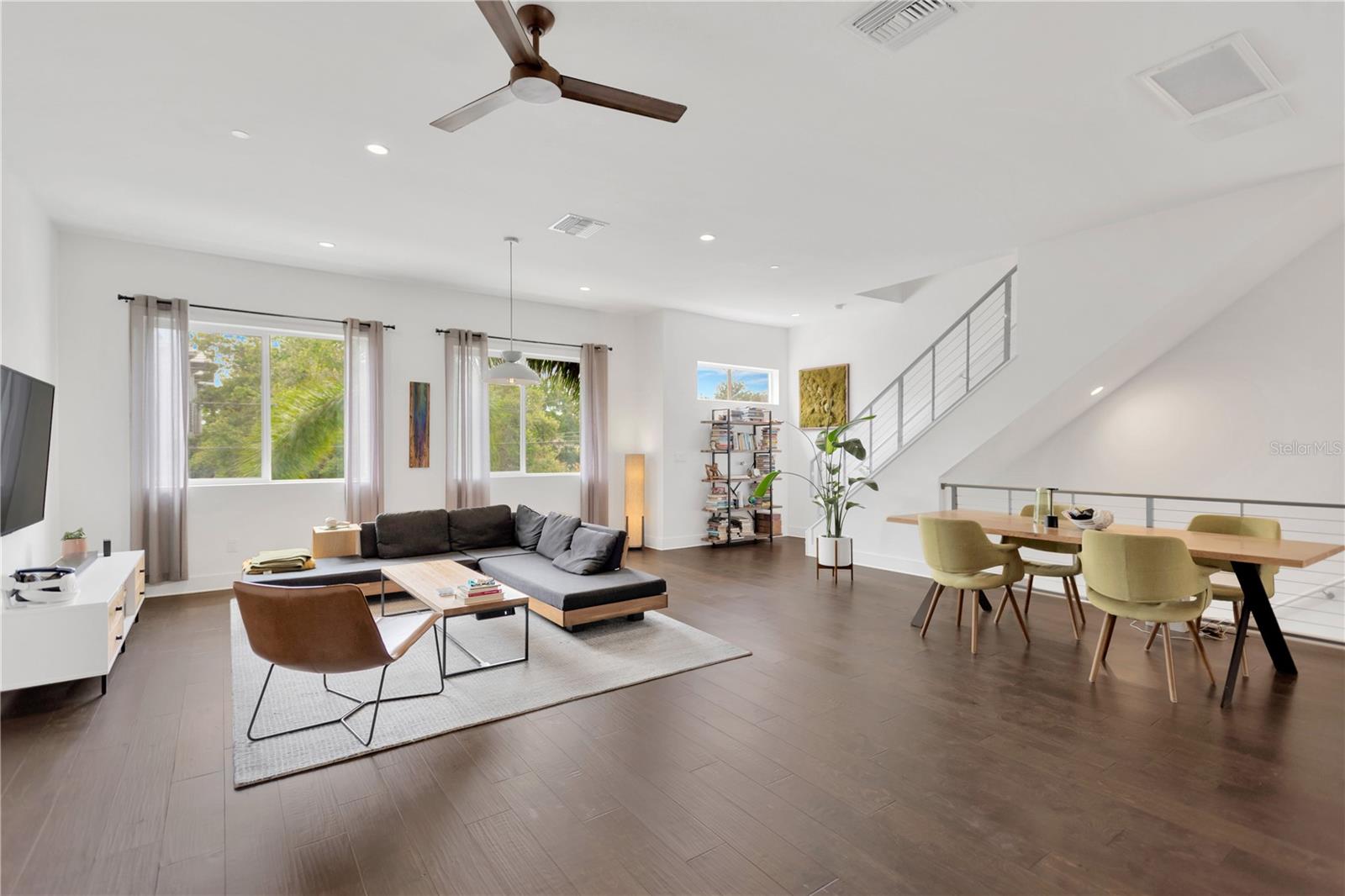 TROPICAL TERRACE - Residential