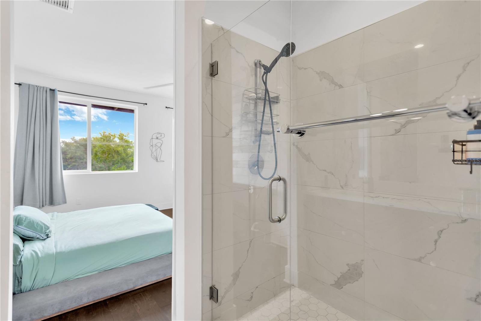 TROPICAL TERRACE - Residential