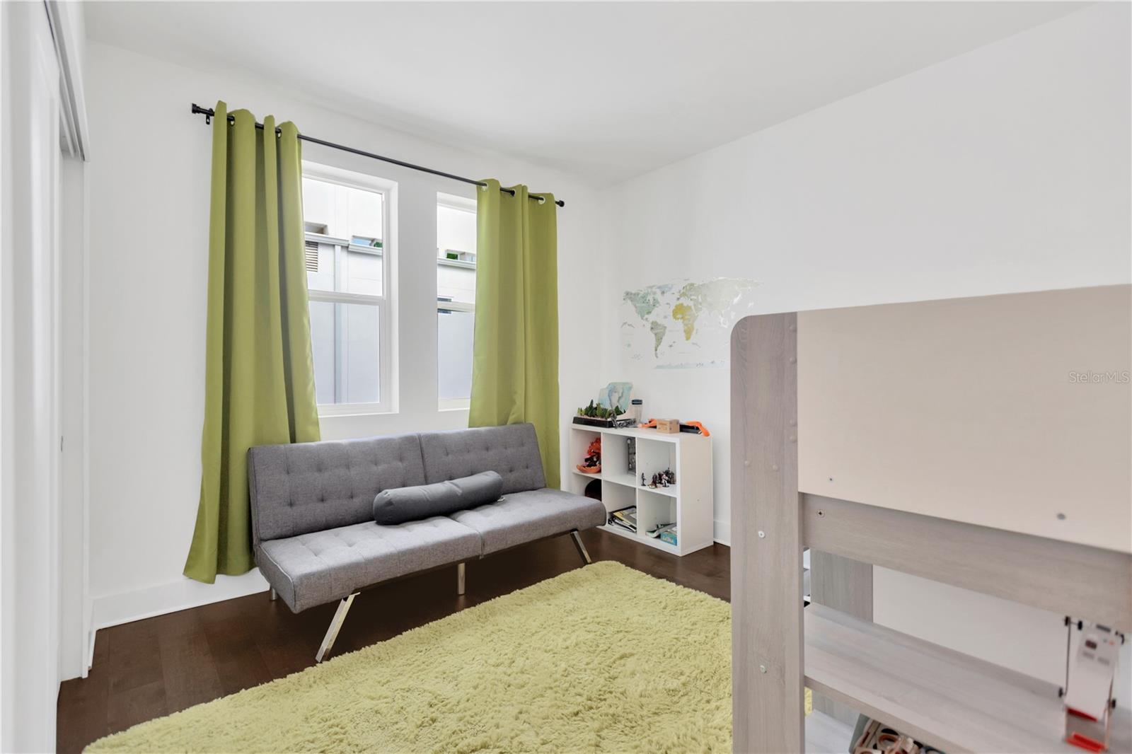 TROPICAL TERRACE - Residential