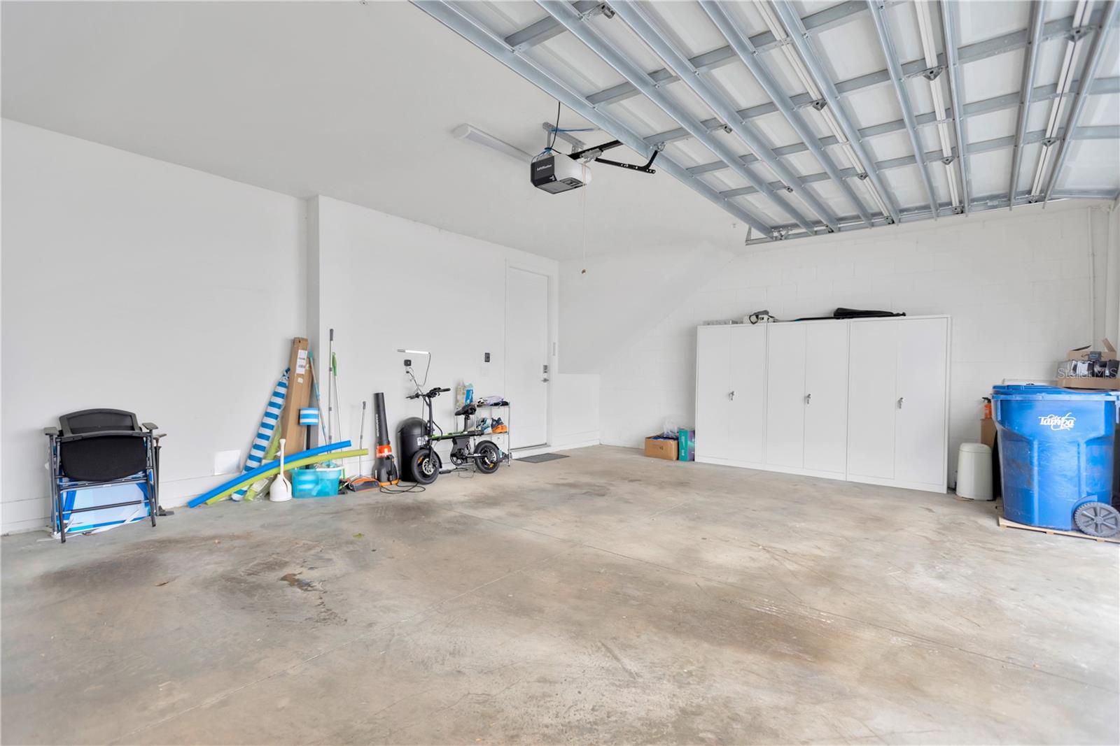 TROPICAL TERRACE - Residential