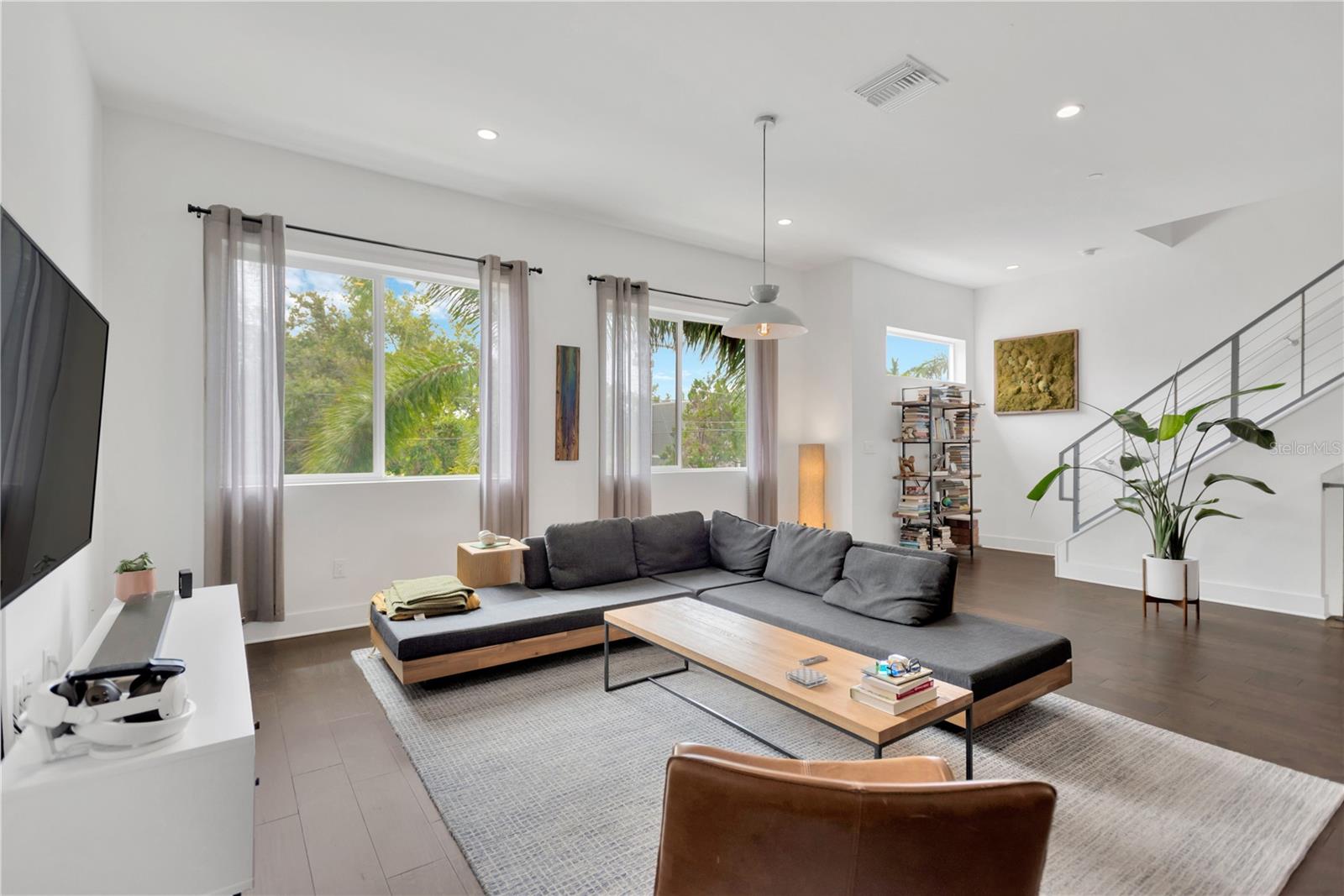 TROPICAL TERRACE - Residential