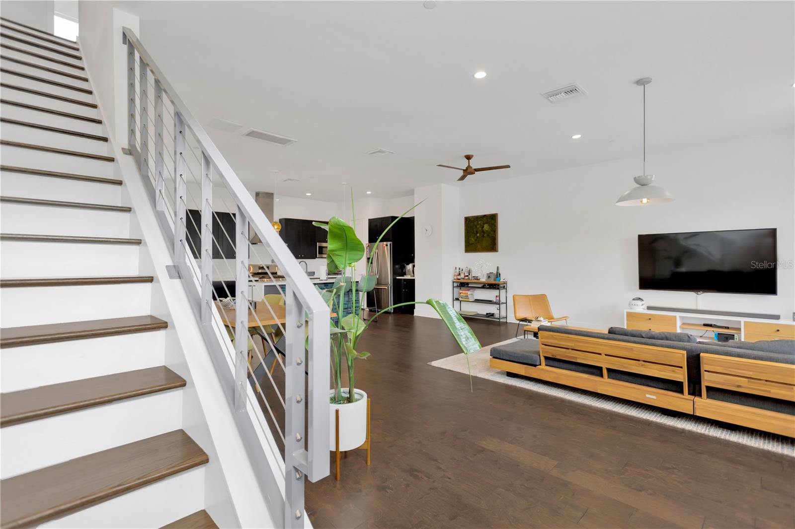 TROPICAL TERRACE - Residential