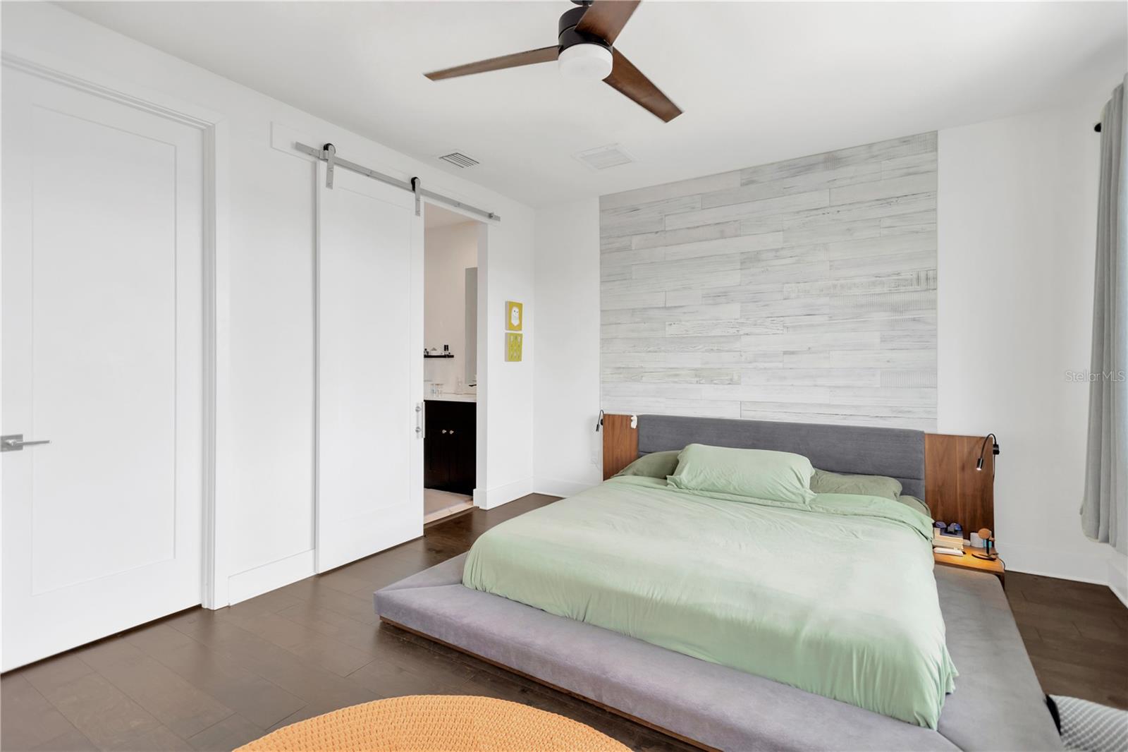 TROPICAL TERRACE - Residential