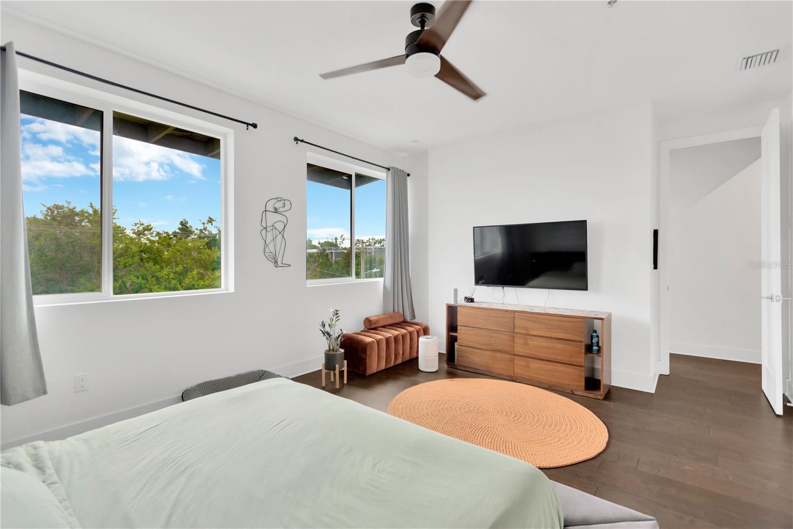 TROPICAL TERRACE - Residential