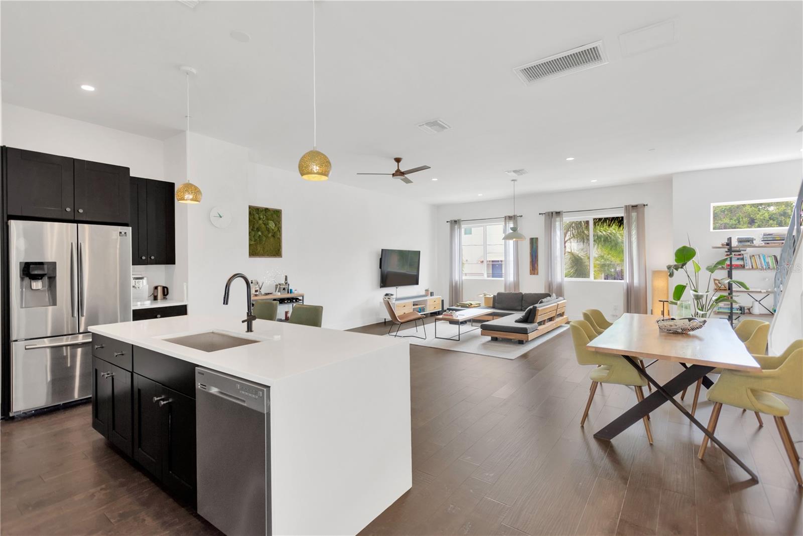 TROPICAL TERRACE - Residential