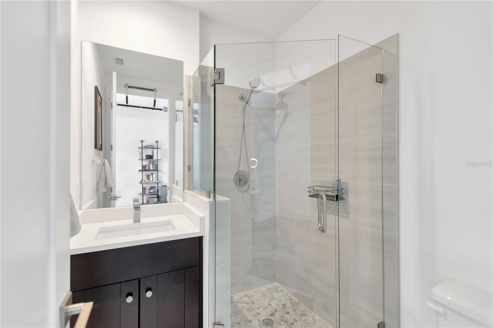 TROPICAL TERRACE - Residential