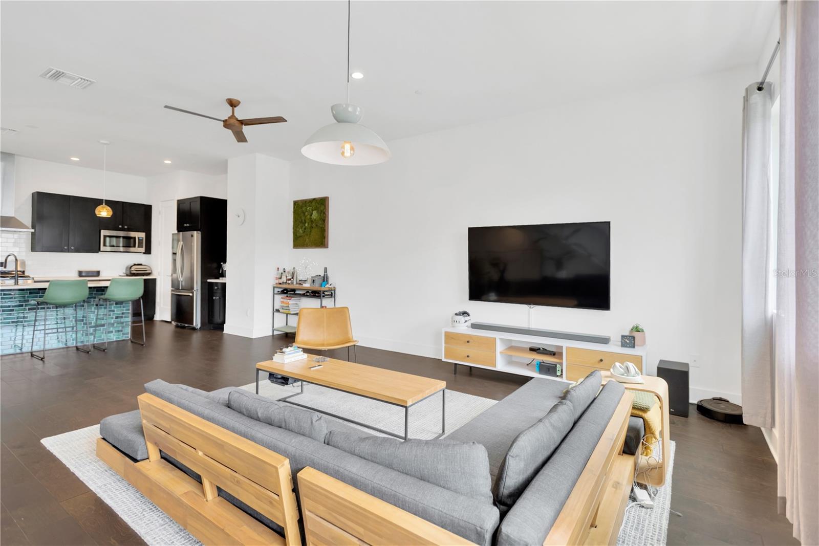 TROPICAL TERRACE - Residential