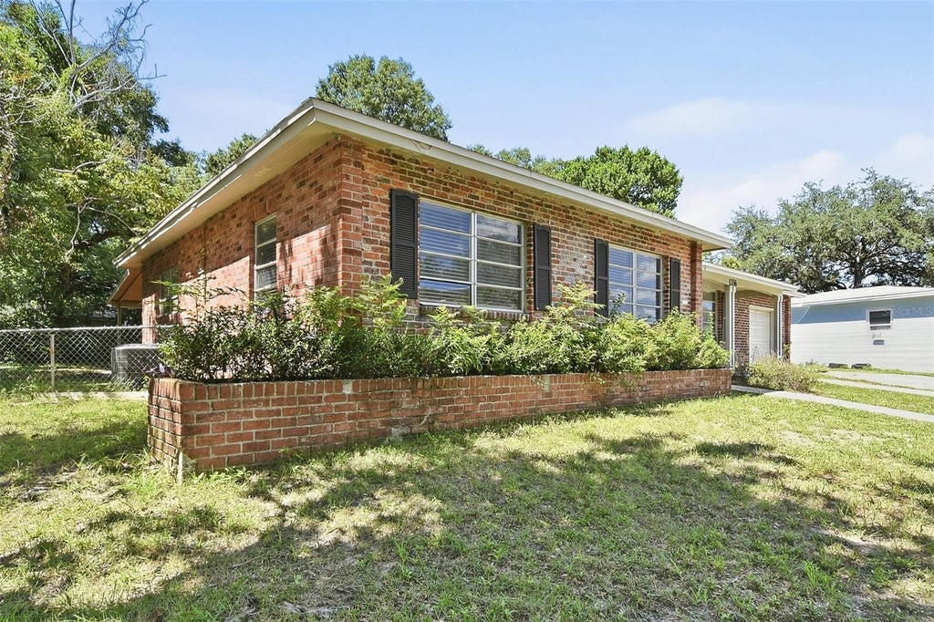 Photo of 1336 W Hartley Circle, Deltona, FL 32725 (MLS # O6453505)