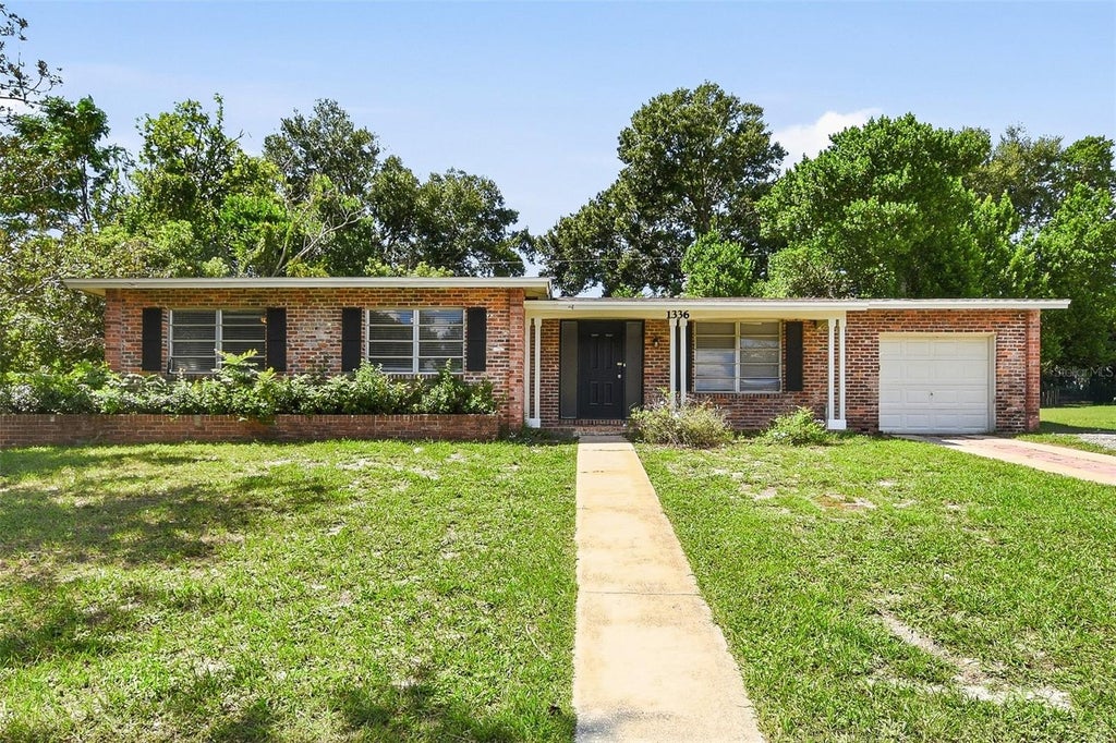 Photo of 1336 W Hartley Circle, Deltona, FL 32725 (MLS # O6453505)