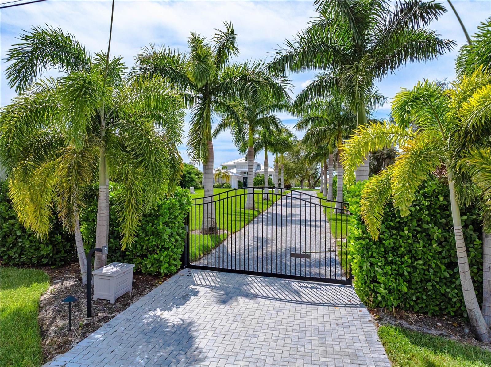 931 BAYSHORE ROAD