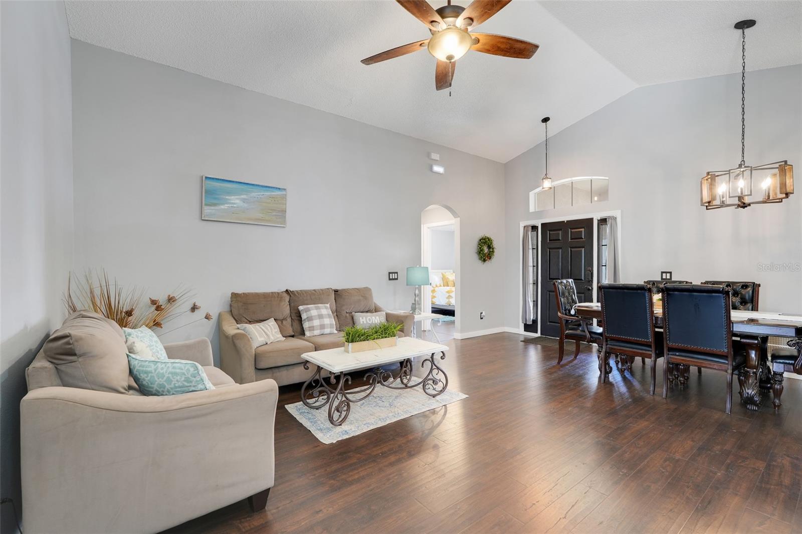915 LOCKBREEZE DRIVE