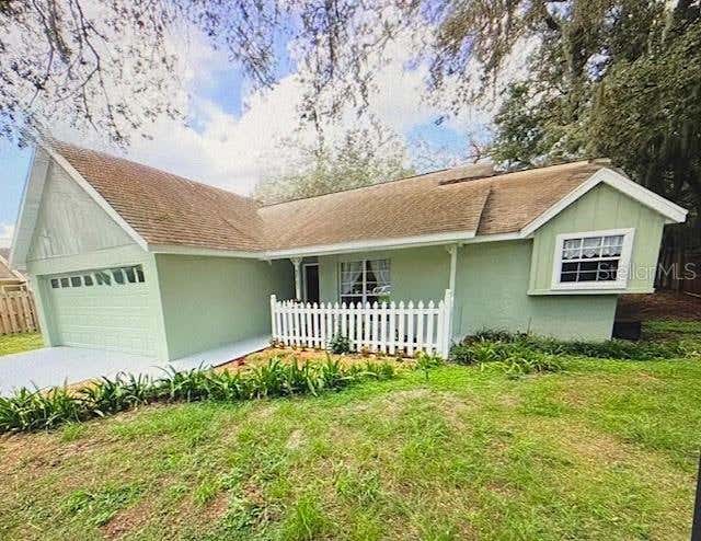 Photo of 40107 Oakridge Drive, Lady Lake, FL 32159 (MLS # G5116564)