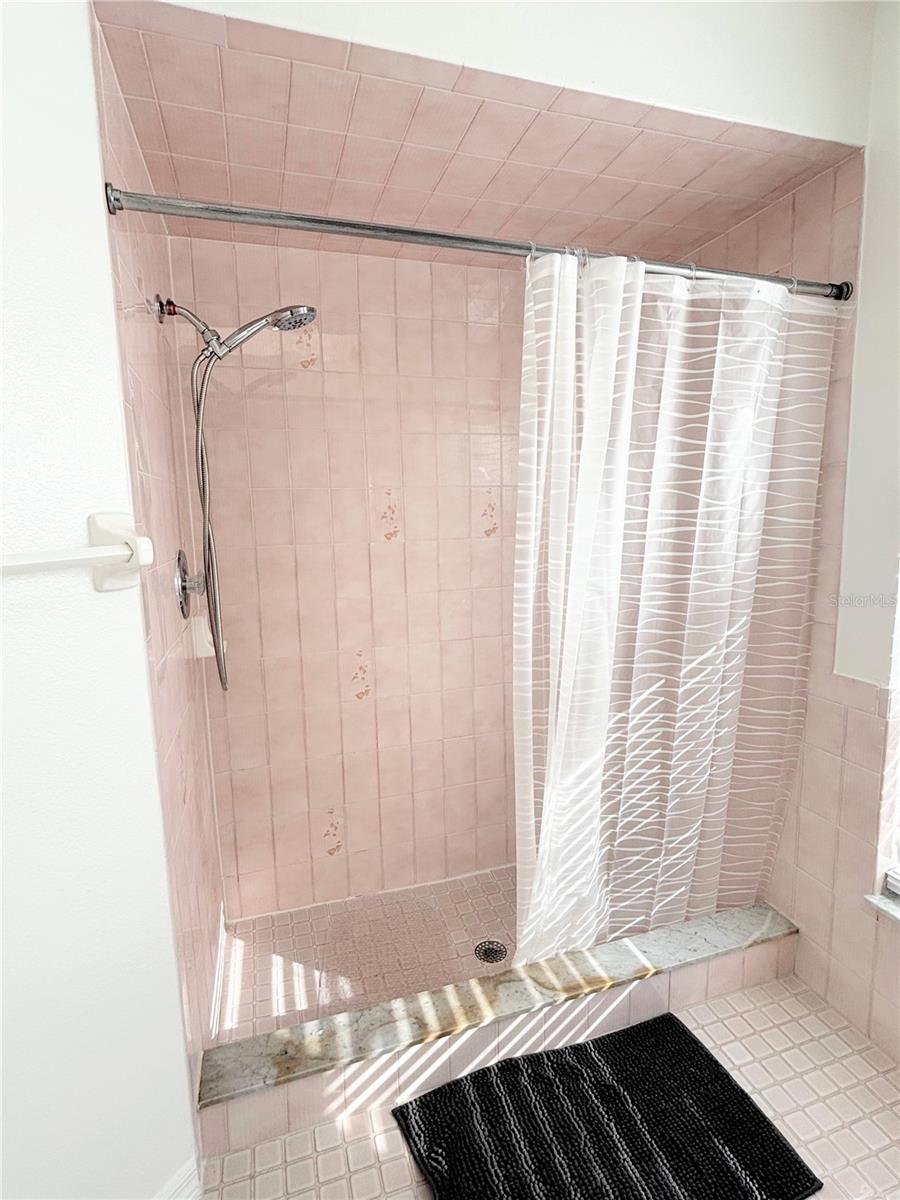 SEVEN HILLS - Residential Lease