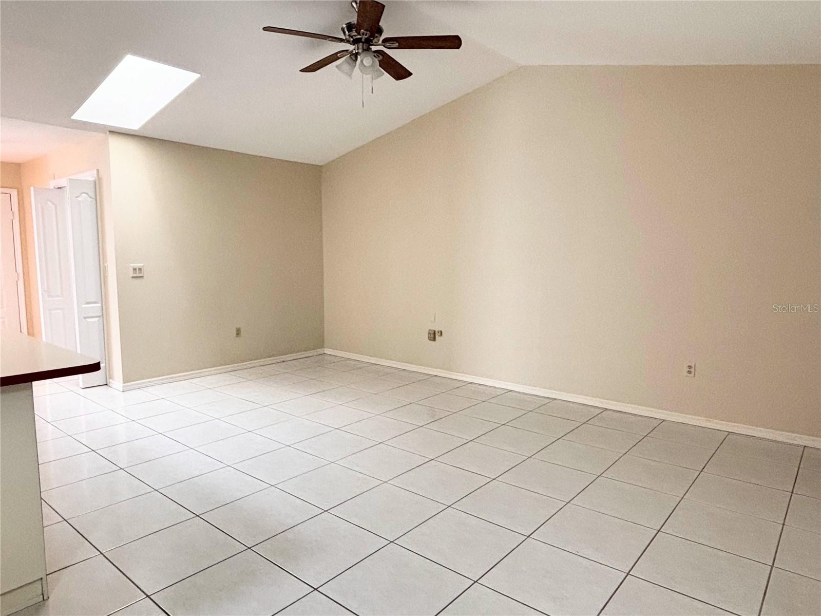 SEVEN HILLS - Residential Lease