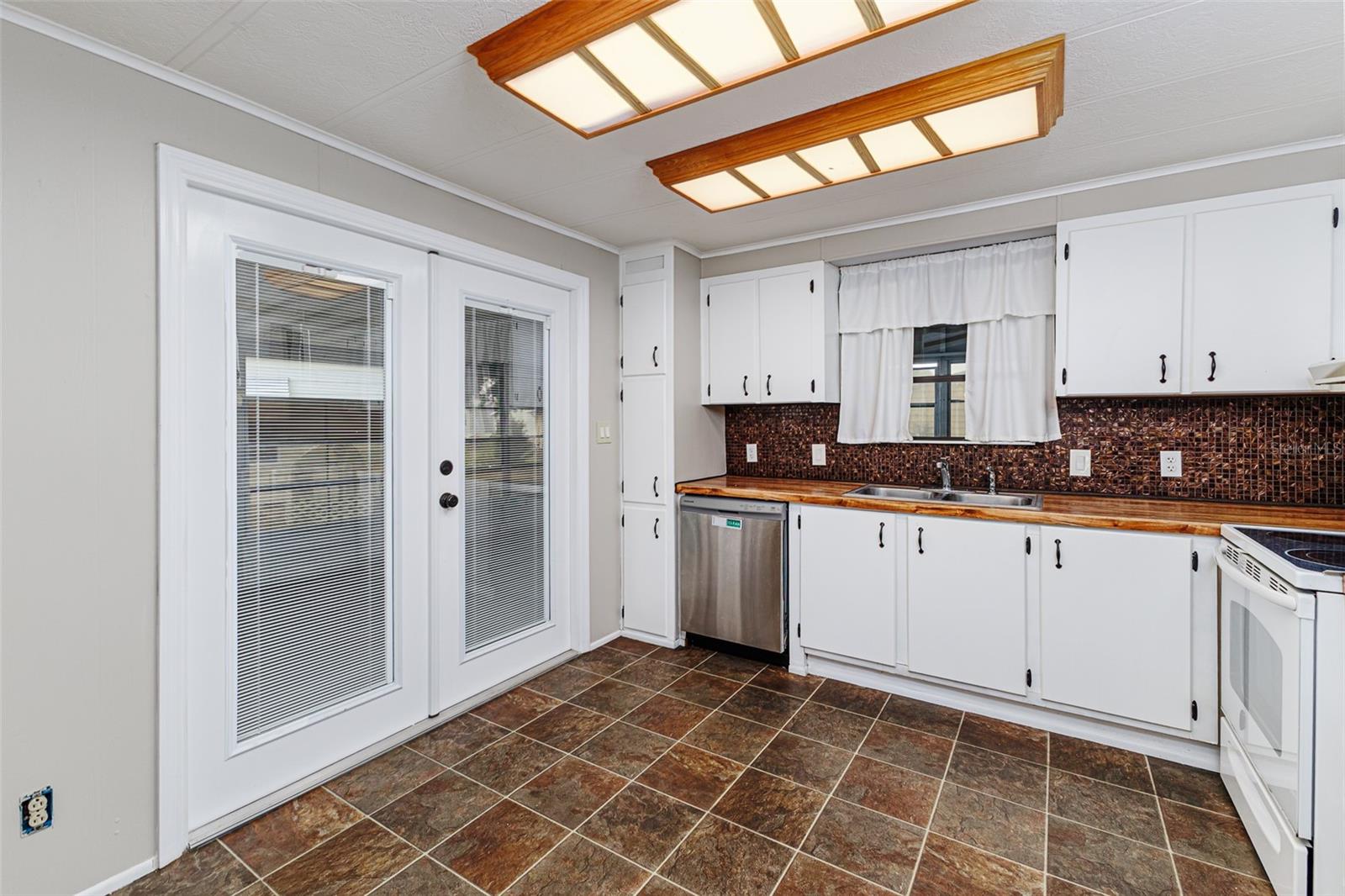 GARDEN GROVE OAKS - Residential