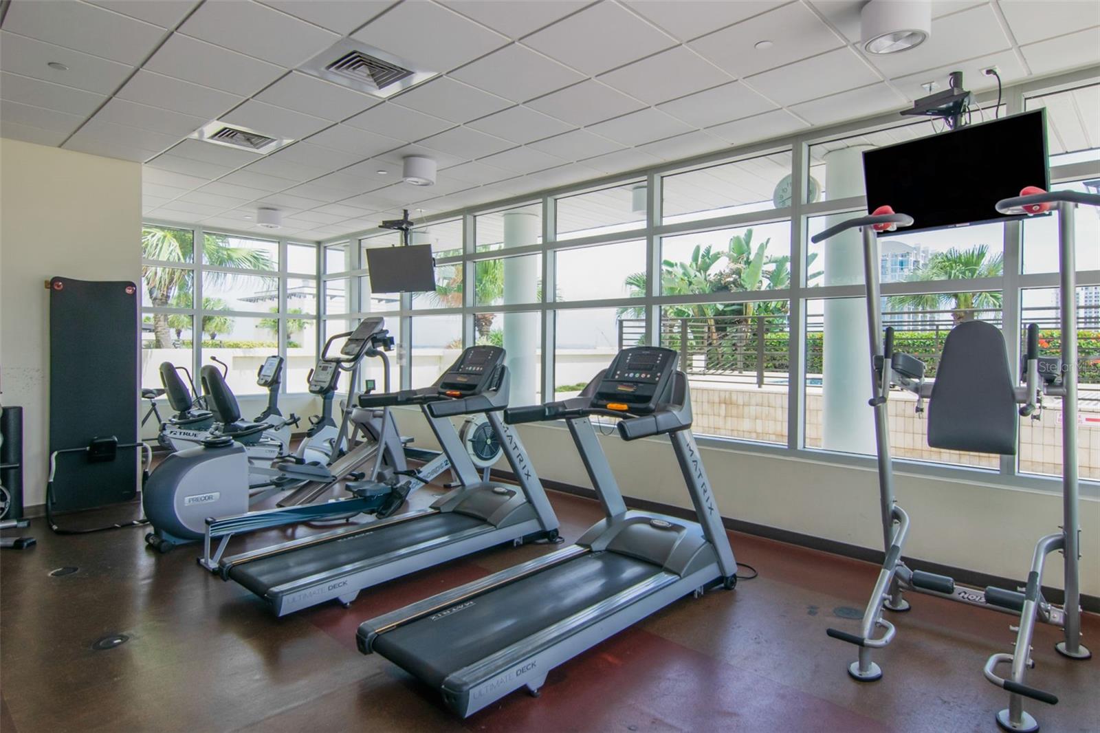 GRAND CENTRAL AT KENNEDY RESID - Residential Lease