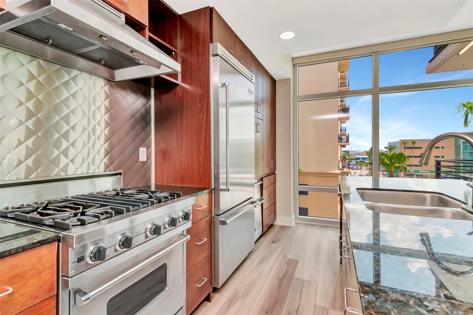GRAND CENTRAL AT KENNEDY RESID - Residential Lease