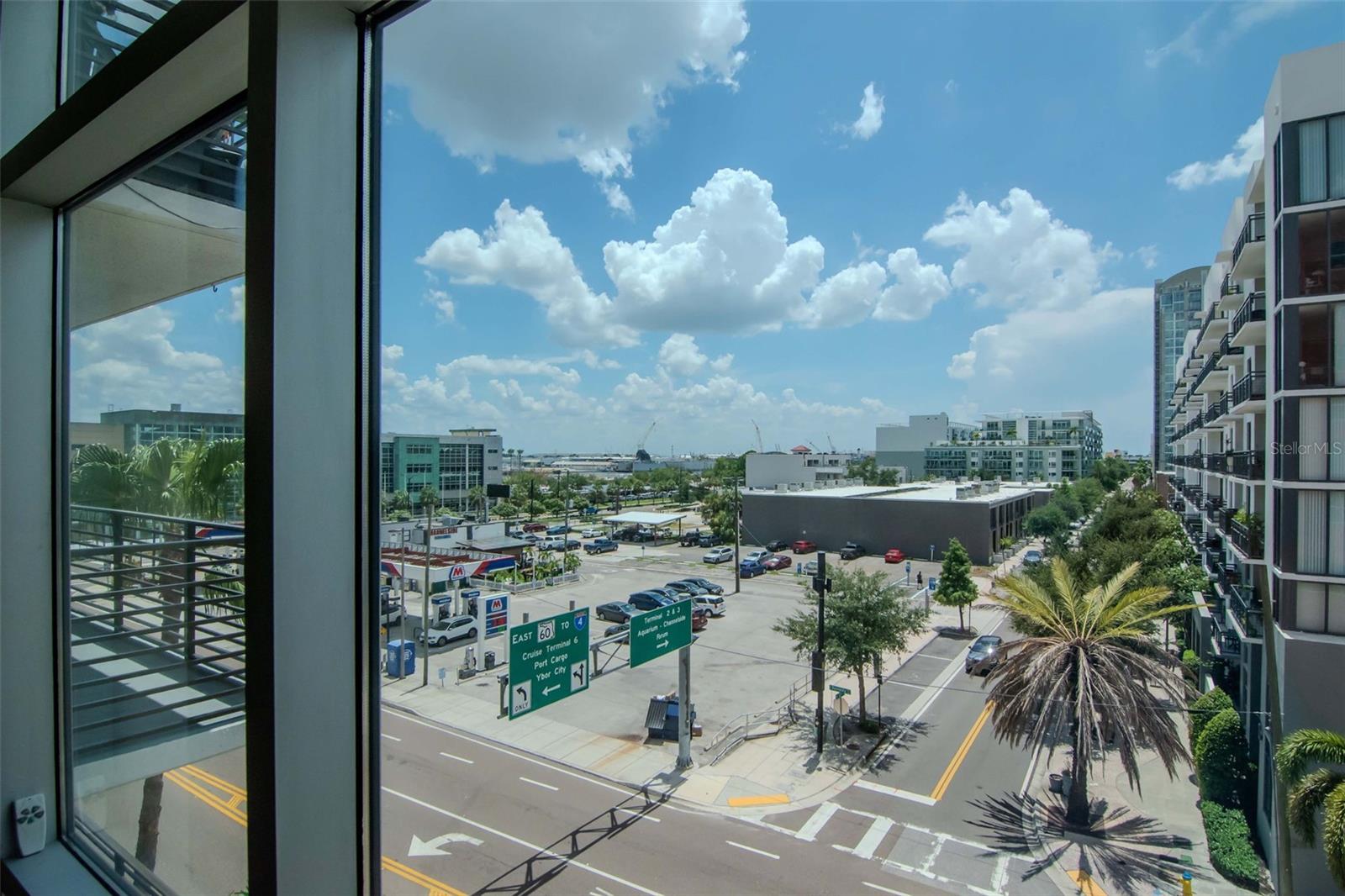 GRAND CENTRAL AT KENNEDY RESID - Residential Lease