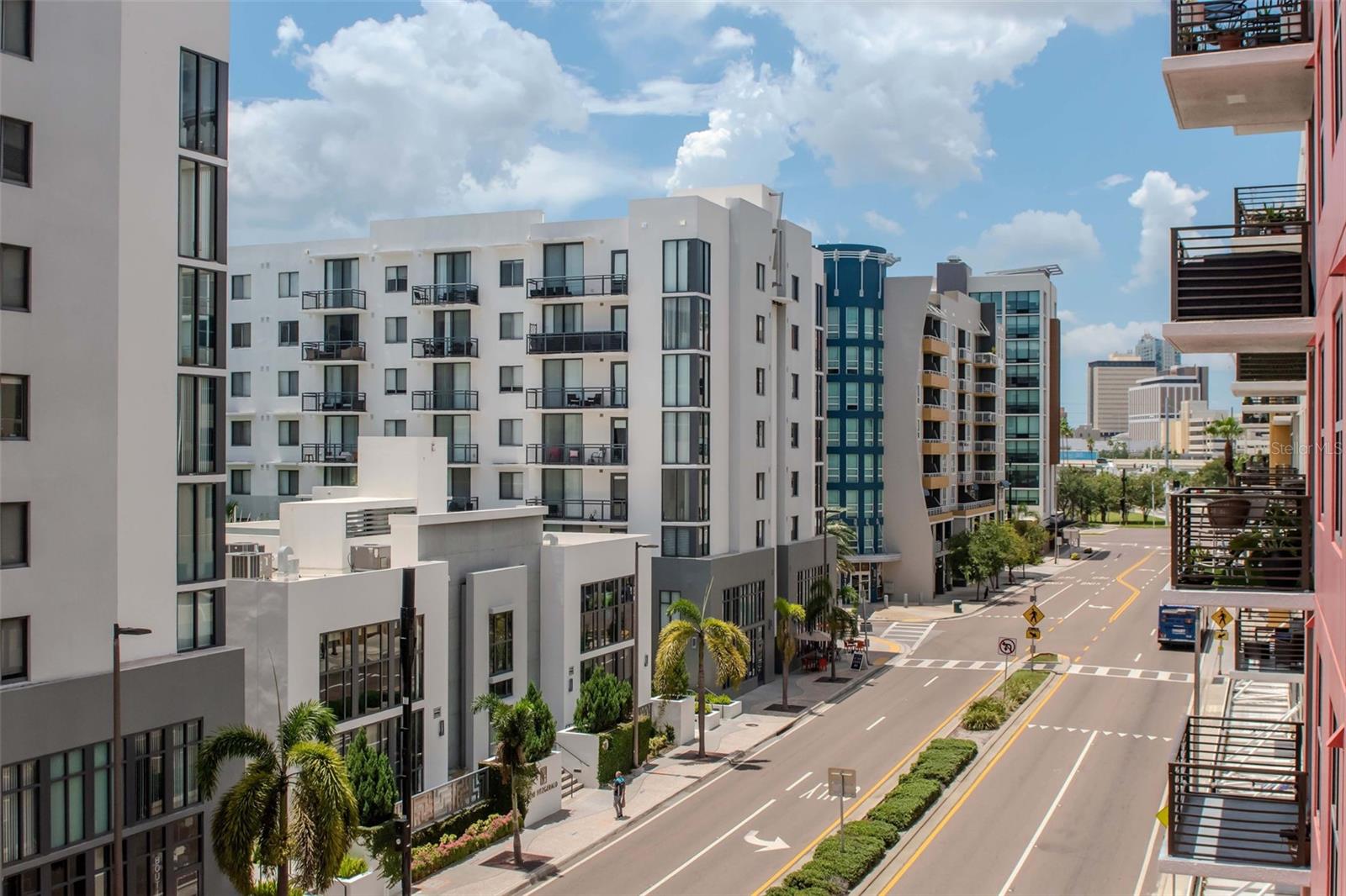 GRAND CENTRAL AT KENNEDY RESID - Residential Lease