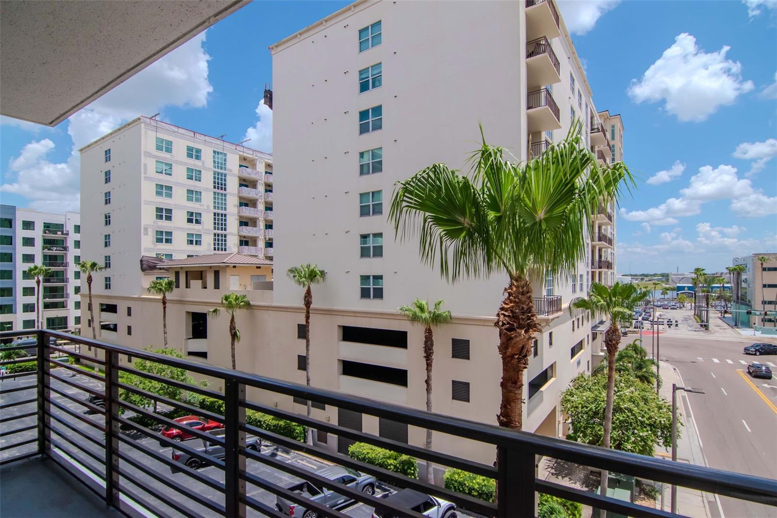 GRAND CENTRAL AT KENNEDY RESID - Residential Lease