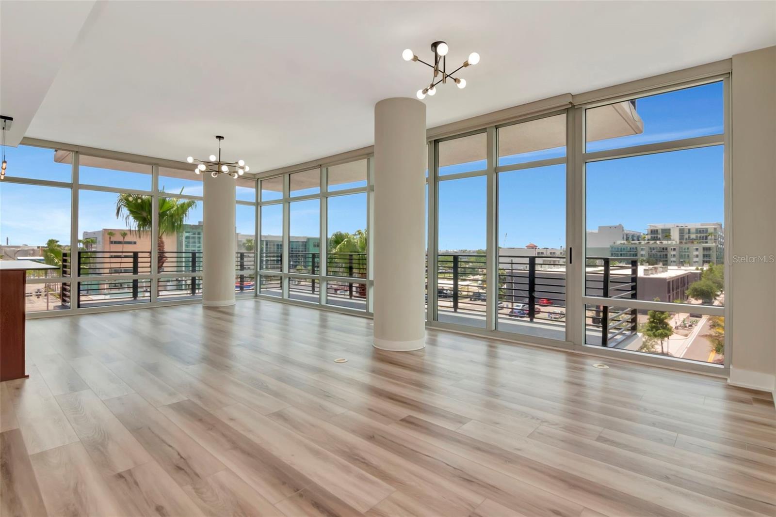 GRAND CENTRAL AT KENNEDY RESID - Residential Lease