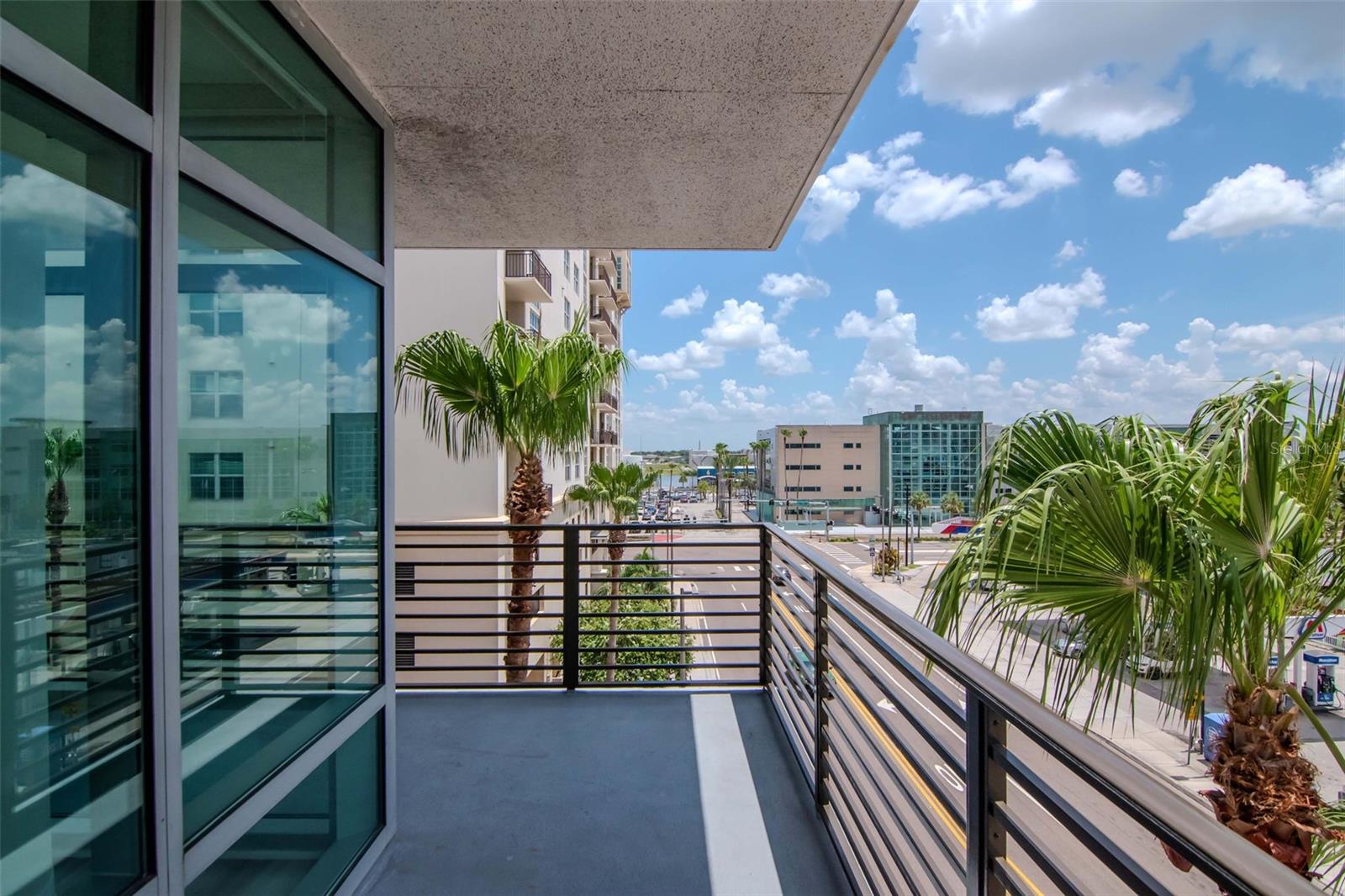 GRAND CENTRAL AT KENNEDY RESID - Residential Lease