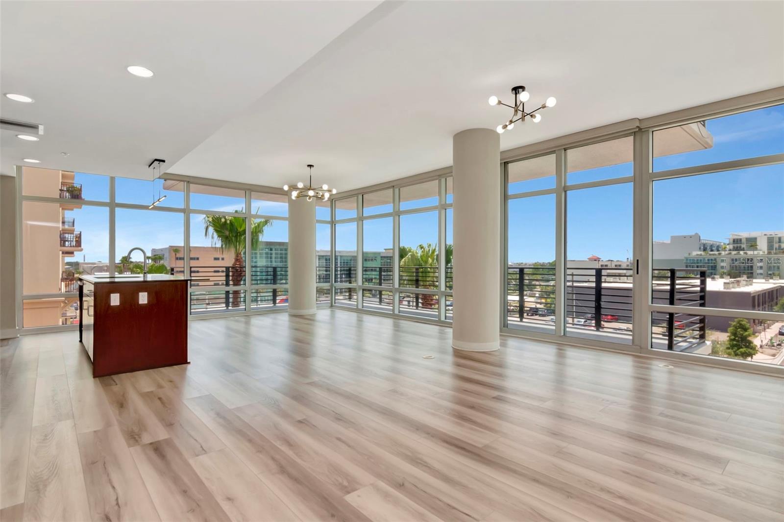 GRAND CENTRAL AT KENNEDY RESID - Residential Lease