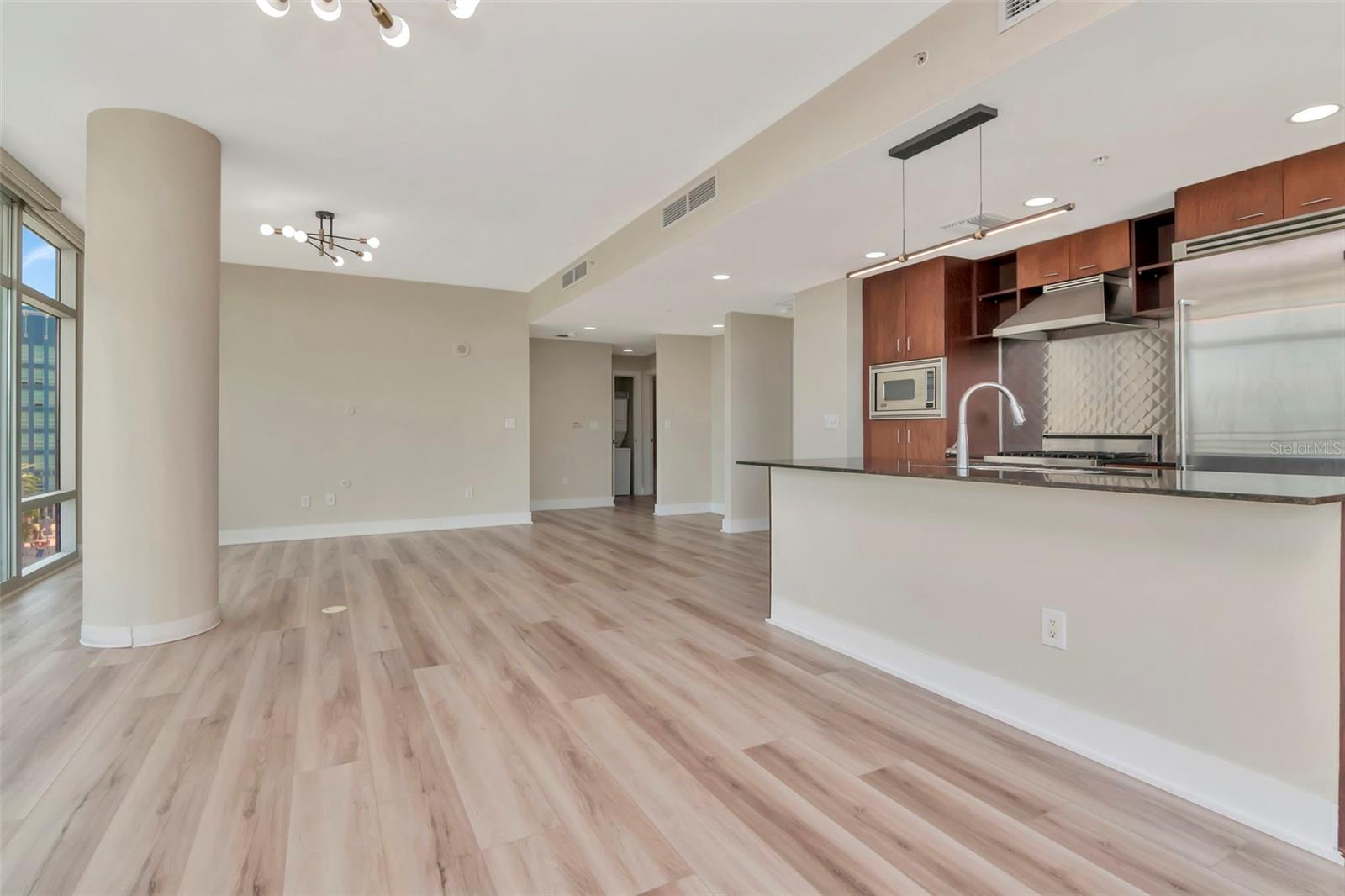 GRAND CENTRAL AT KENNEDY RESID - Residential Lease