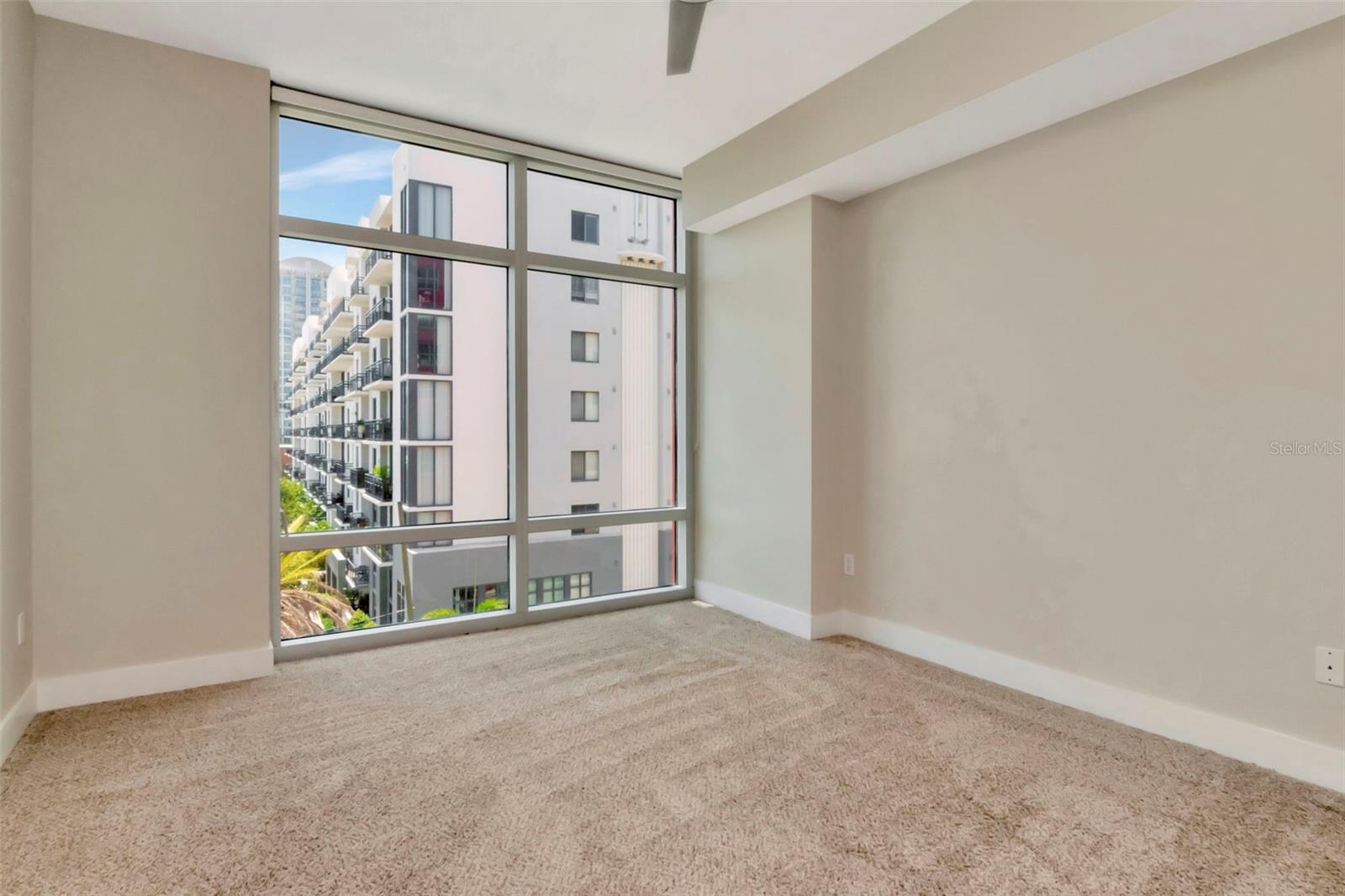 GRAND CENTRAL AT KENNEDY RESID - Residential Lease