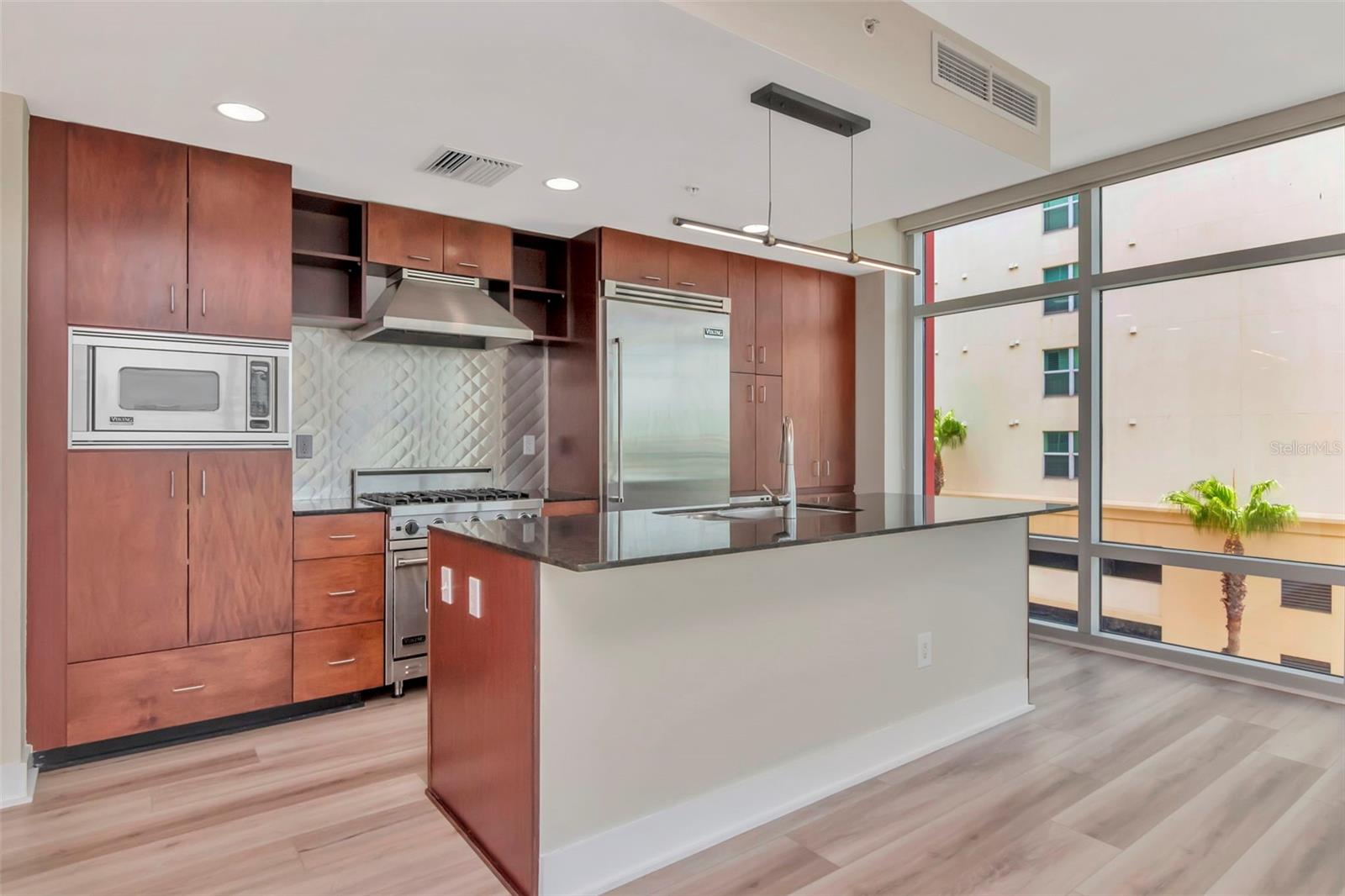 GRAND CENTRAL AT KENNEDY RESID - Residential Lease