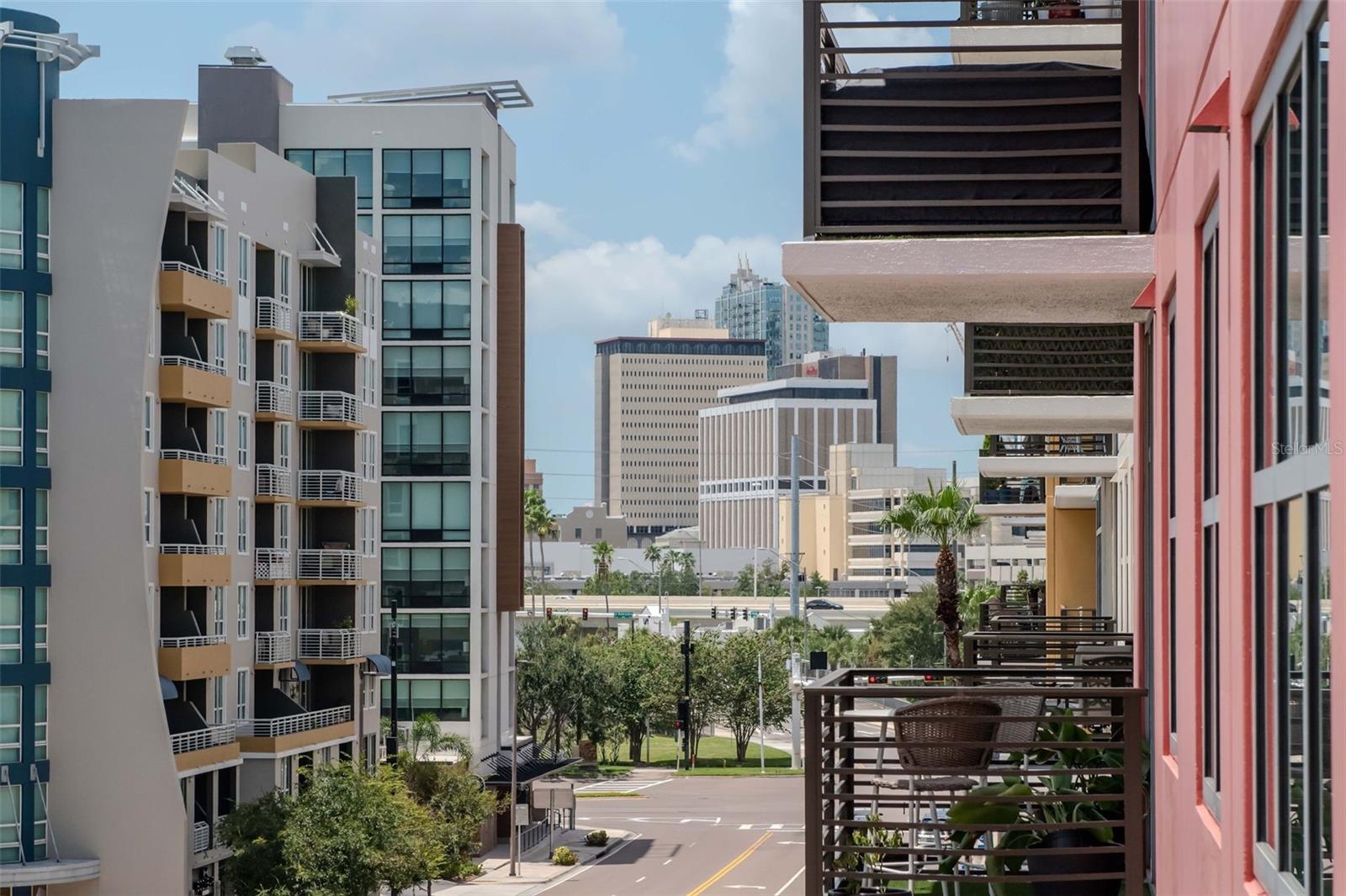 GRAND CENTRAL AT KENNEDY RESID - Residential Lease