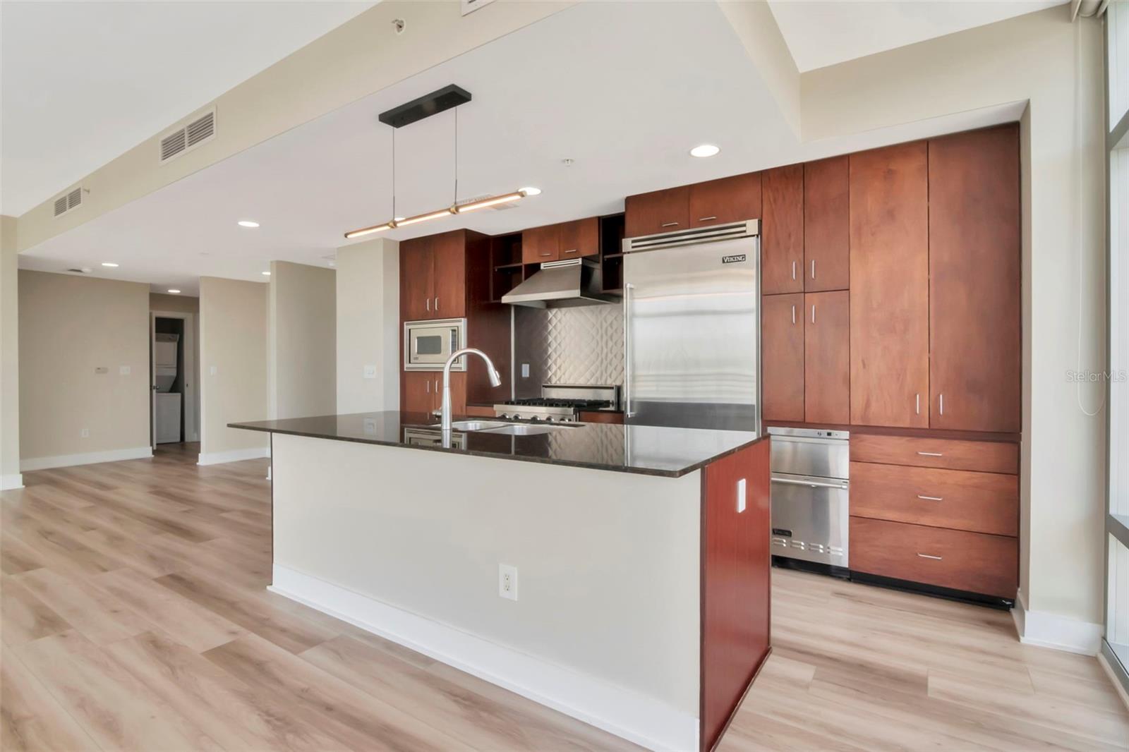 GRAND CENTRAL AT KENNEDY RESID - Residential Lease