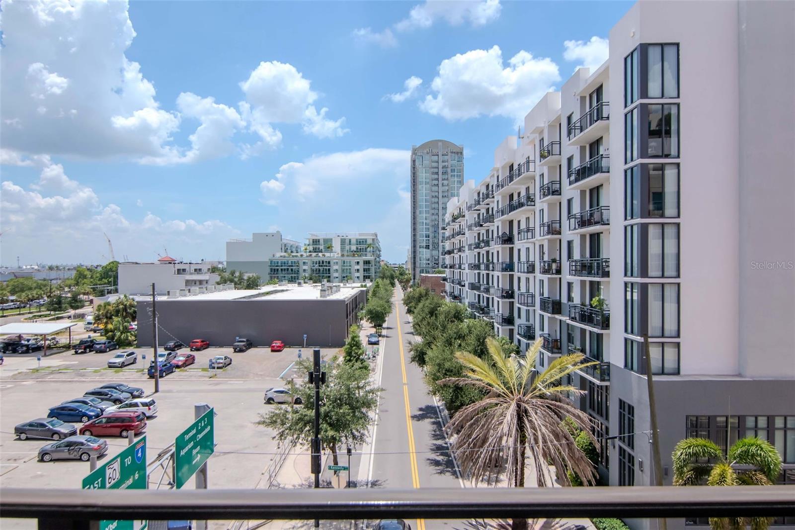 GRAND CENTRAL AT KENNEDY RESID - Residential Lease