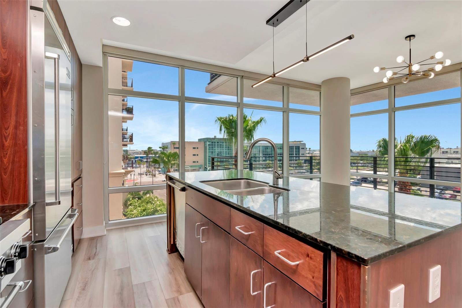 GRAND CENTRAL AT KENNEDY RESID - Residential Lease