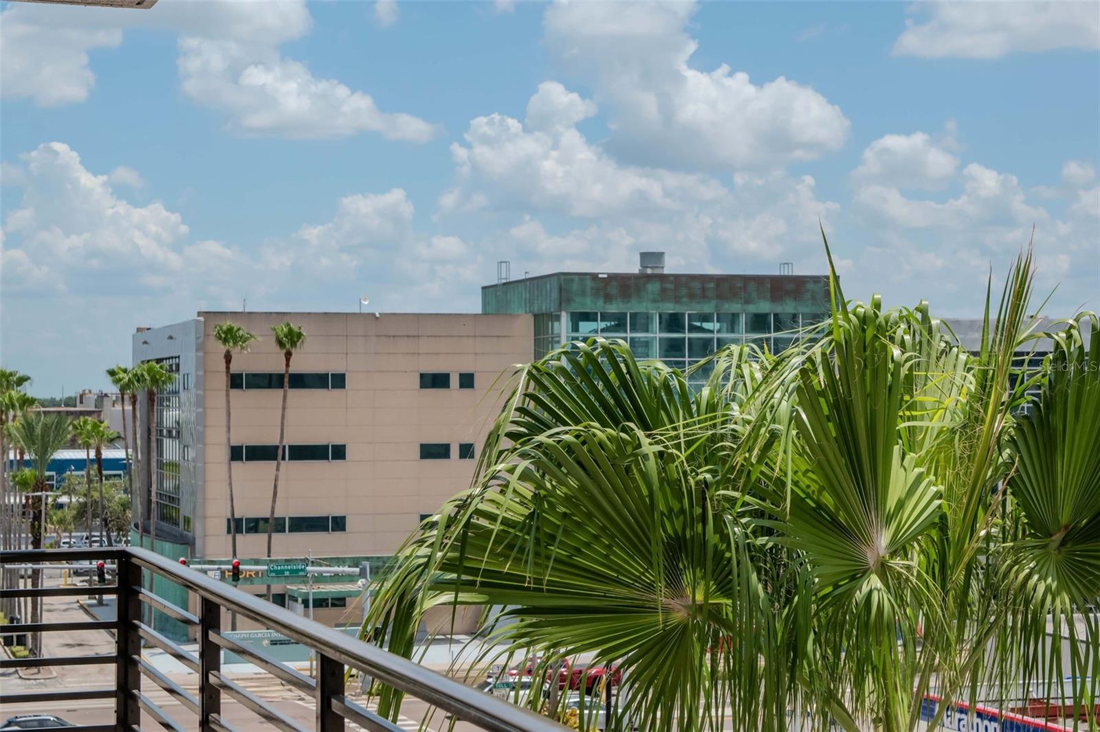 GRAND CENTRAL AT KENNEDY RESID - Residential Lease