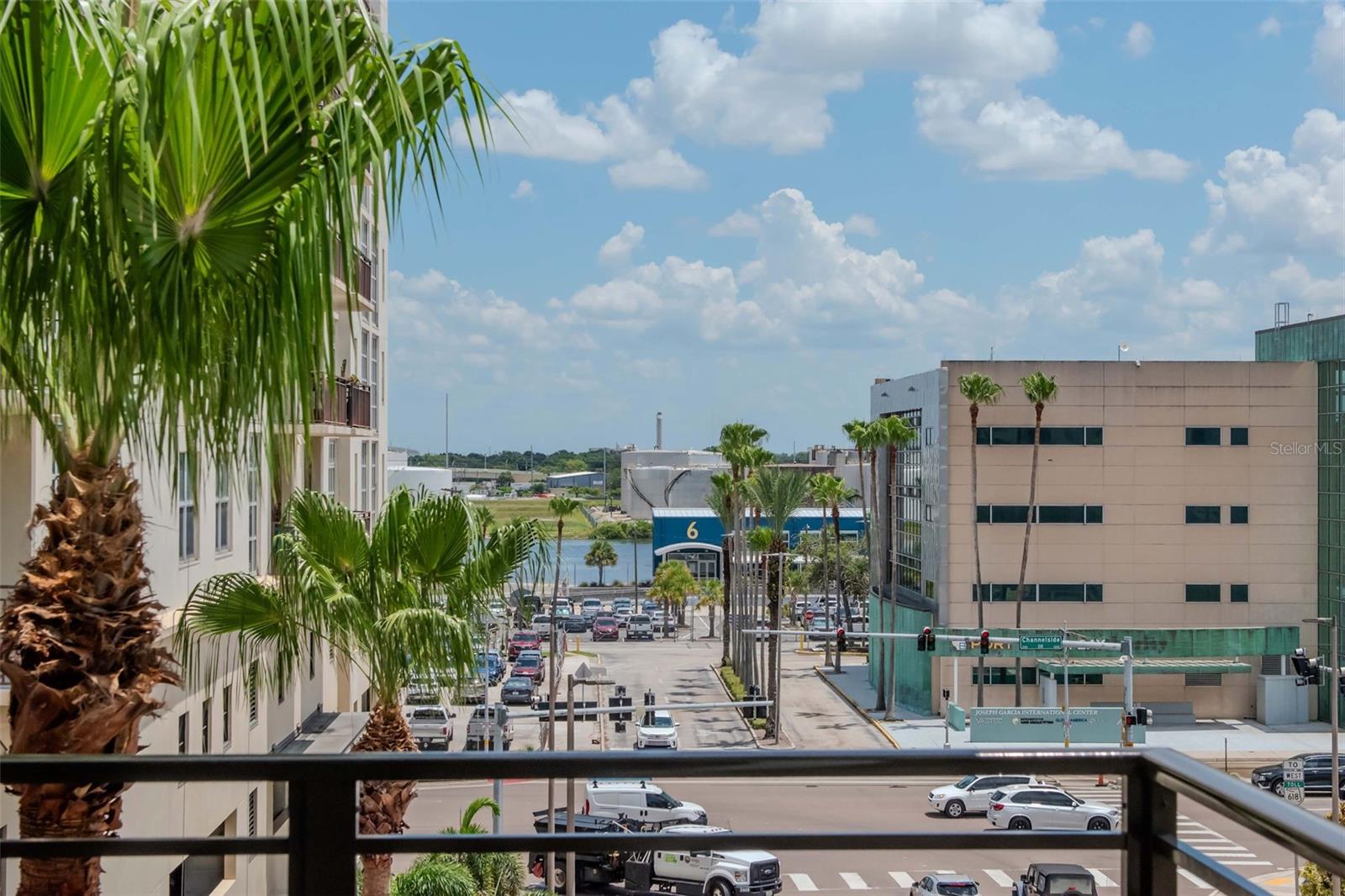 GRAND CENTRAL AT KENNEDY RESID - Residential Lease